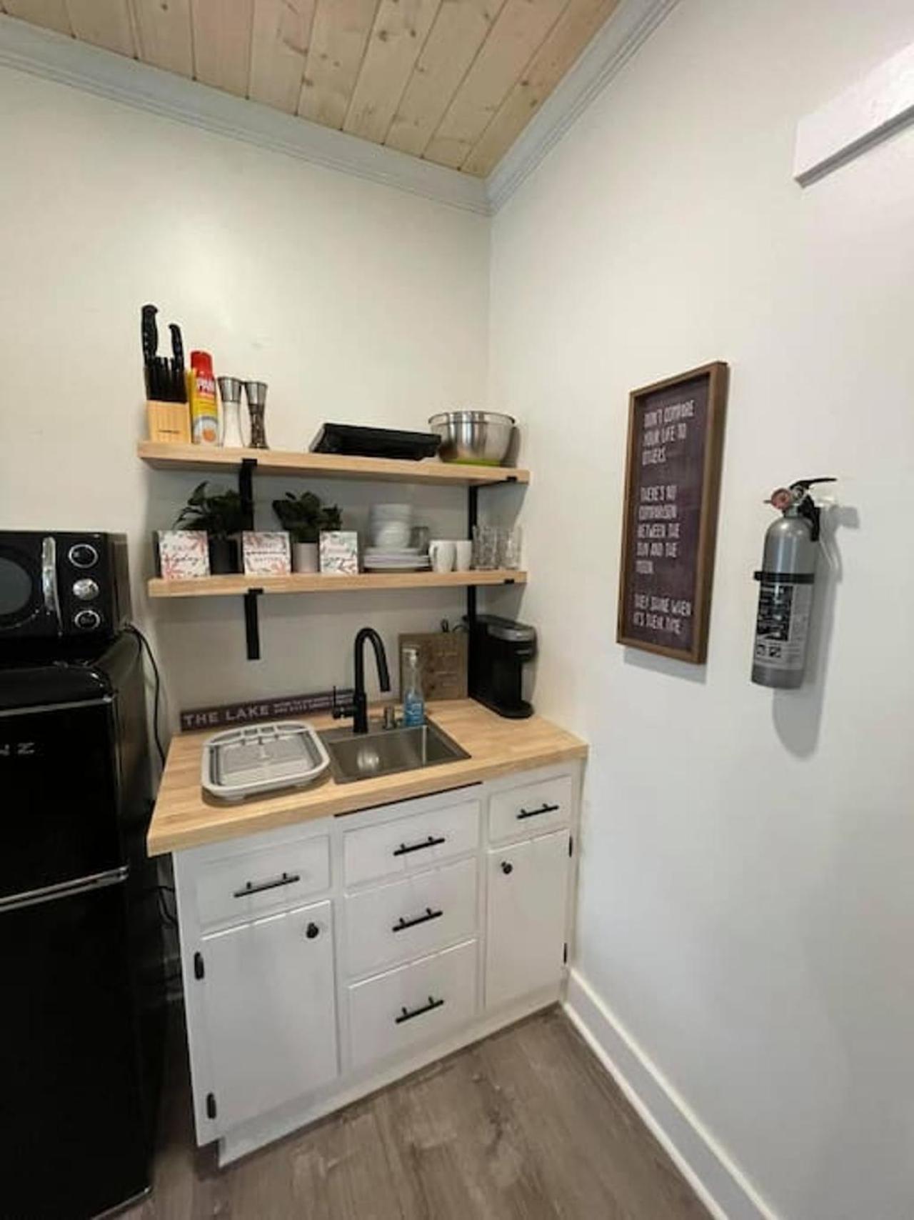 Beautifully Renovated Studio 2 Miles From Marina! Winchester Luaran gambar
