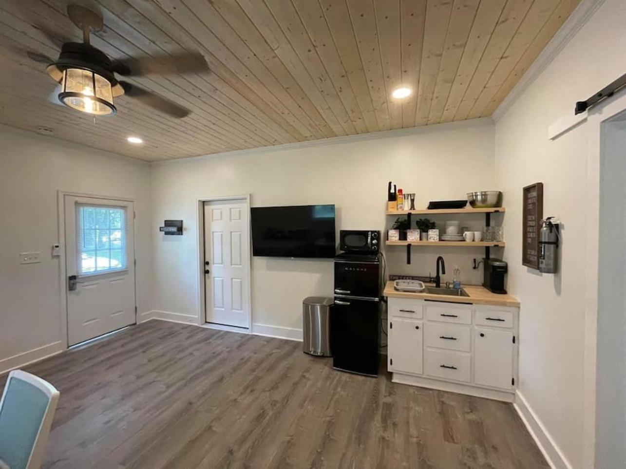 Beautifully Renovated Studio 2 Miles From Marina! Winchester Luaran gambar